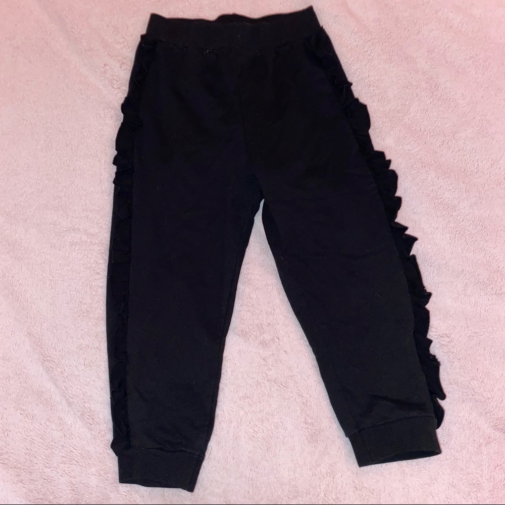 PRETTYLITTLETHING BLACK CAPRI SWEATS WITH SIDE DETAIL